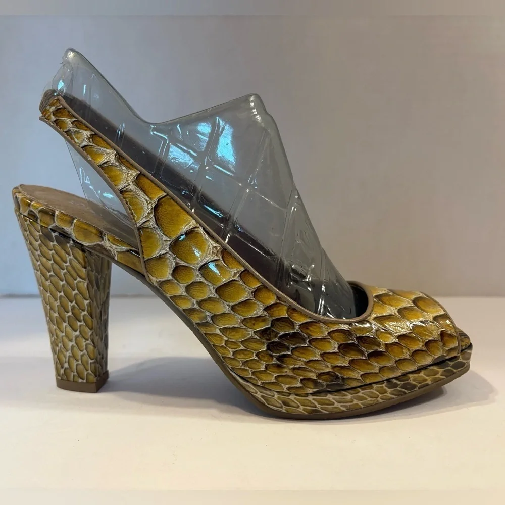 Diego Di Lucca snakeskin peep toe wedge heel sandals size 8 NWOT